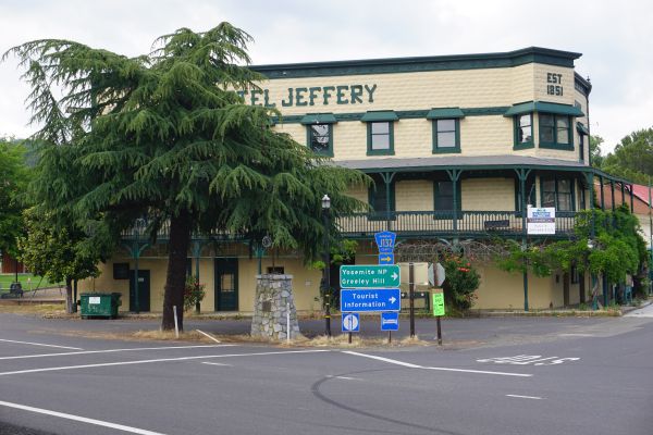 [Picture of Hotel Jeffery from Hwy 49]